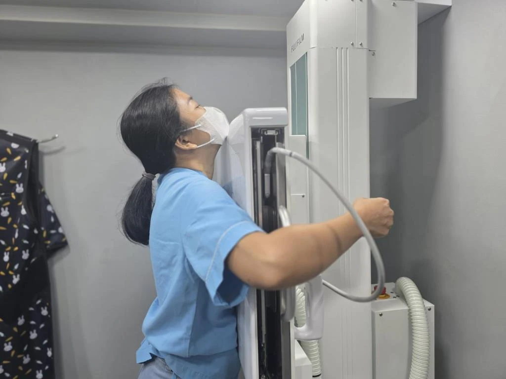 "รู้ผลปอดใน 1 นาที!": คู่สมรส ครม. ชื่นชม AI ตรวจปอดฟรี TCELS – ชวนคนไทยเช็กสุขภาพลดภาระ สธ.