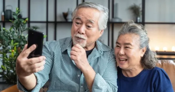 ผู้สูงอายุไทยใช้อินเทอร์เน็ตเพิ่มขึ้น 3 เท่า ใน 7 ปี แถมกว่า 90% ยังเคยใช้งานเครื่องมือ AI