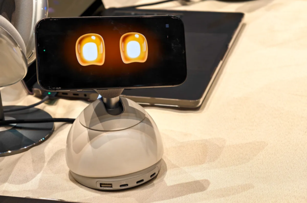 Yoona Deskmate เมื่อแท่นชาร์จกลายเป็นหุ่นยนต์ผู้ช่วย AI