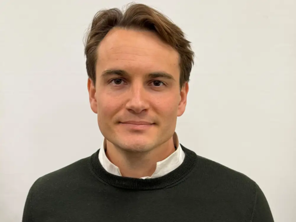 เมื่อการฝึก AI กลายเป็นกลยุทธ์ของนักวิเคราะห์การลงทุน