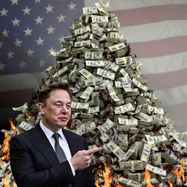 คำเตือนของ Elon Musk อนาคตที่ AI อาจช่วยกอบกู้ ไม่ให้อเมริกาพังทลาย